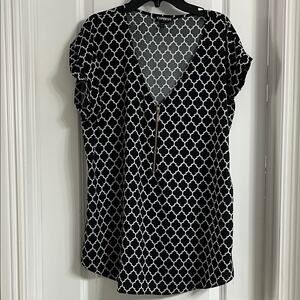 Express Women Cap Sleeve V-Neck Tank Top Black White Geometric Size L